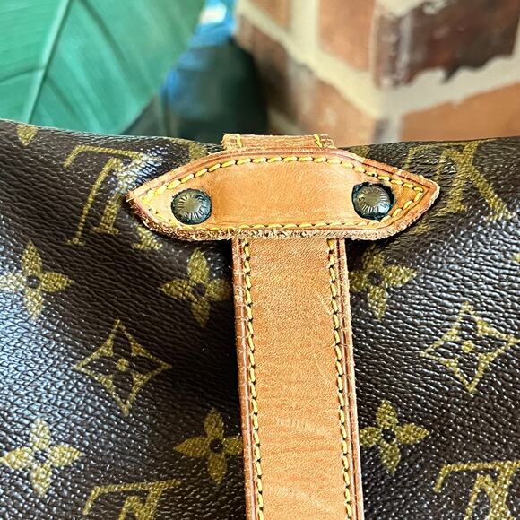 LOUIS VUITTON Saumur 35 Monogram Canvas Vintage Crossbody Bag - Picture 14 of 16